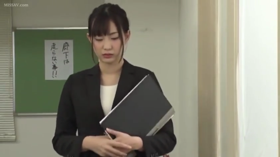 Indoor · Melancholy · Stand · Half-body · Business attire · 文件夹 · OL · 抱物