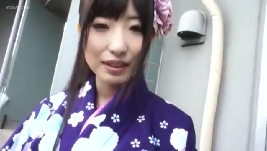 交谈 · 严肃 · 站立 · 字幕 · 西装 · 侧脸 · 夜间街道