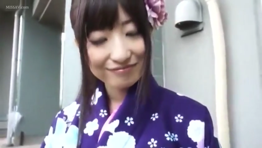 坐姿 · 全景 · 裸体 · 多人 · 笑容 · 摄影棚 · 挥手 · 补光灯