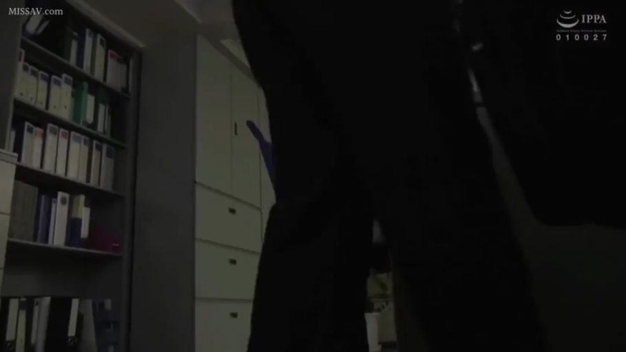 办公室 · 站立 · 远景 · 西装