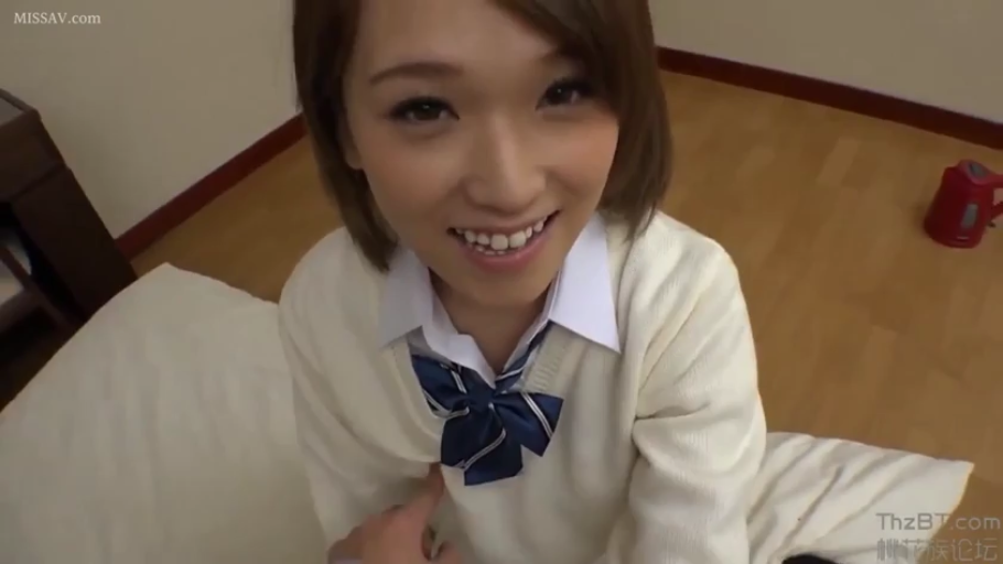 跪坐 · 卧室 · 微笑 · 床 · 面部特写 · 对视 · JK制服 · 短发