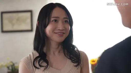 俯身 · 卧室 · 胸部特写 · 喘息 · 动情 · 床头 · 吊带睡裙 · 熟女系列