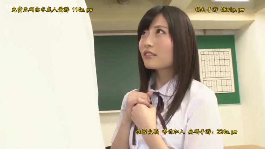 坐姿 · 单人 · 面部 · 办公室 · 微笑 · 注视镜头 · 西装