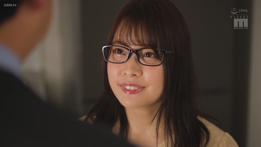 室内 · 面部特写 · 衬衫