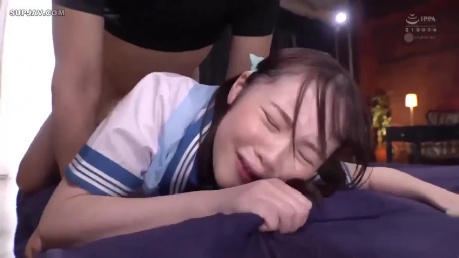 性交 · 卧室 · 销魂 · 后入式 · 床 · 面部特写 · 水手服 · 日本AV