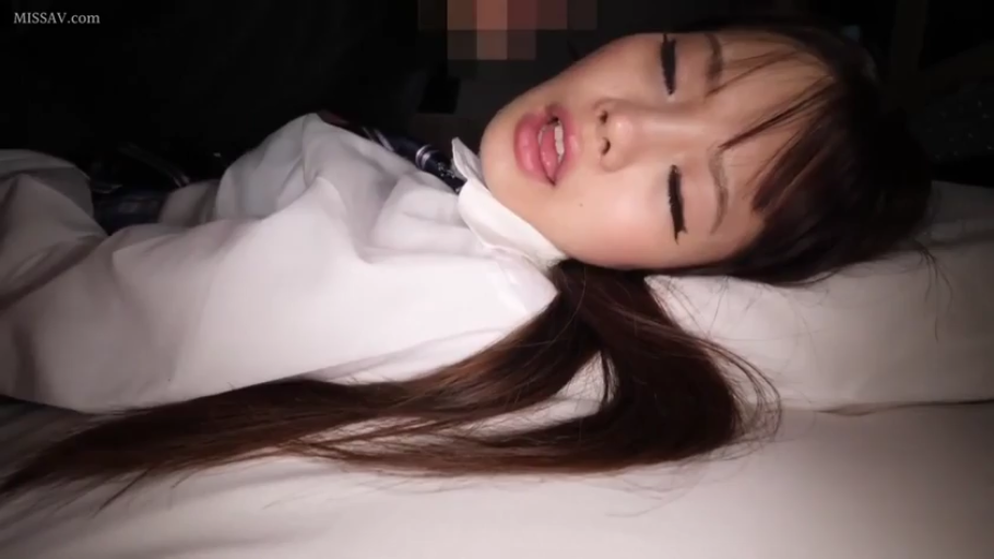 室内 · 巨乳 · 注视 · 俯拍 · 揉捏 · 乳房特写 · 粉色胸罩