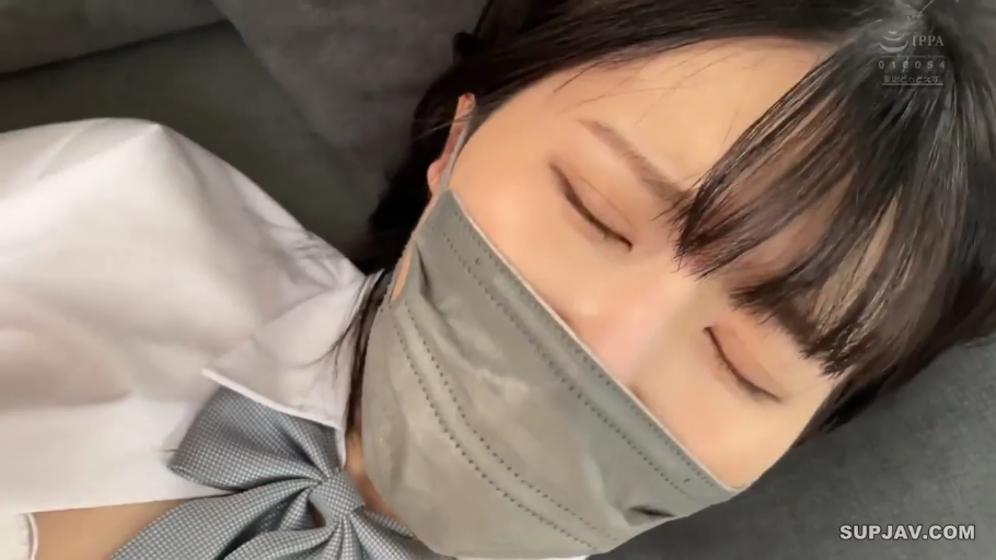 室内 · 脸部特写 · JK制服 · 躺卧