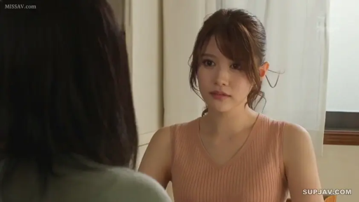 室内 · 坐姿 · 严肃 · 面部特写 · 对谈 · 剧情对话 · 粉色无袖针织衫