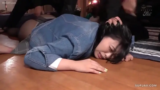 Indoor · Face · Prone position · 牛仔外套