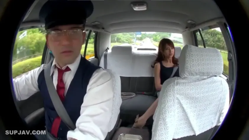 坐姿 · 平静 · 驾驶 · 汽车座椅 · 司机服 · 汽车内 · 鱼眼视角 · 车内视角