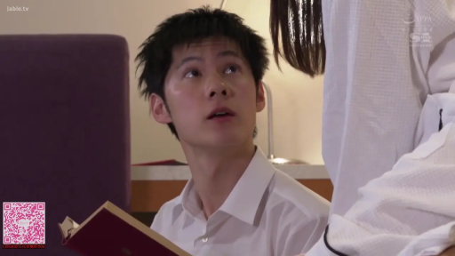 第一视角 · 卧室 · 面部特写 · 注视 · 惊讶 · 俯视 · 睡衣