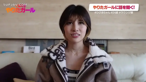 Indoor · Sitting Posture · Smile · 面部特写 · Interview · 夹克