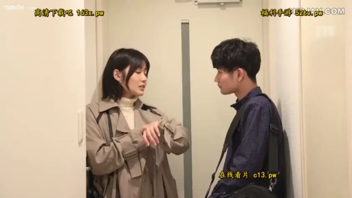 会話 · 中景 · 站姿 · ショルダーバッグ · 玄关 · トレンチコート · 生活 · 平常