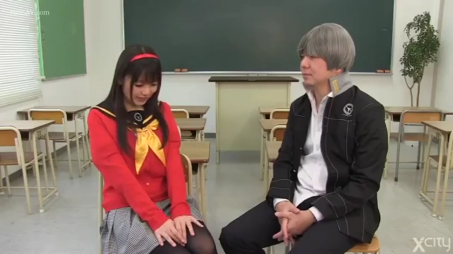 坐姿 · 教室 · 羞涩 · 中景 · 课桌 · 剧情 · 访谈 · 角色扮演服