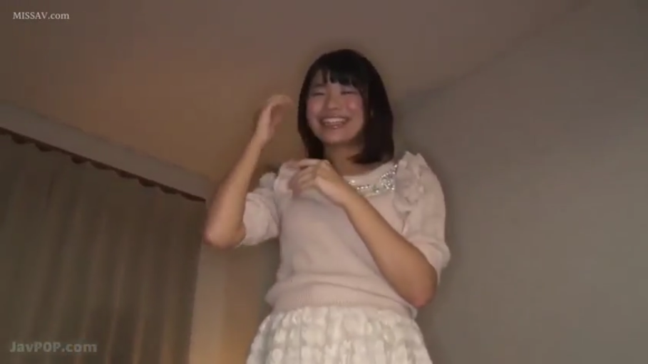 全裸 · 坐姿 · 卧室 · 床 · 上半身 · 熟女 · 爱抚 · 迷茫
