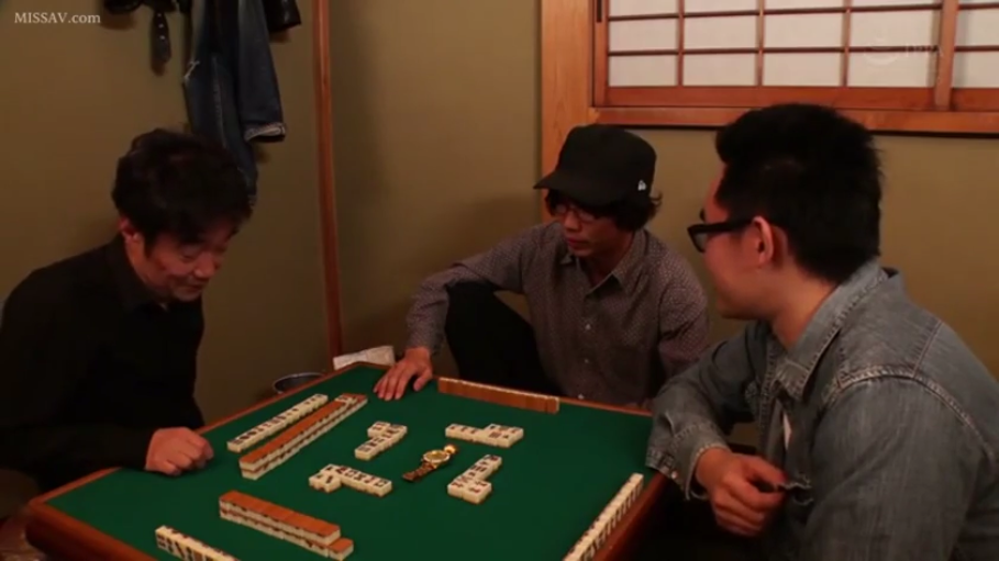 室内 · 胸部 · 马赛克 · 享受 · 仰卧 · 三人行 · 地垫 · 裹胸