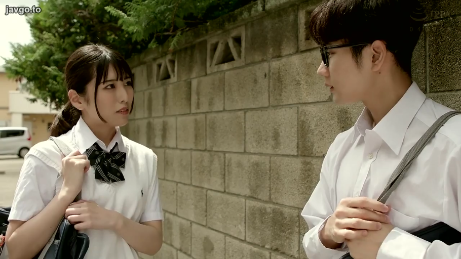 交谈 · 站立 · 半身 · 剧情 · 认真 · JK制服 · 户外 · 书包