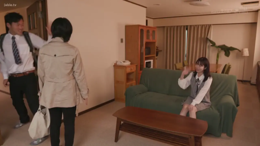 坐姿 · 忧郁 · 客厅 · 居家 · 制服 · 谈话 · 上半身