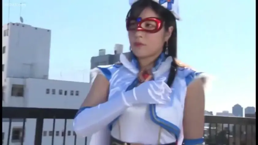 严肃 · 中景 · 站姿 · 摆拍 · 户外 · 眼罩 · 天台 · 战队制服