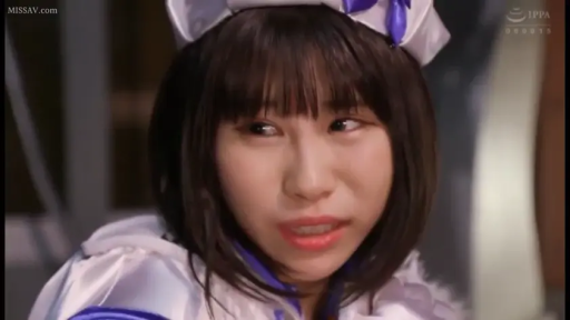 室内 · 脸部特写 · 自然 · 注视 · 亚洲人 · 头饰 · 侧头 · 角色扮演服