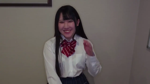 坐姿 · 教室 · 羞涩 · 白衬衫 · 自慰 · 腿部 · 课桌 · 露出