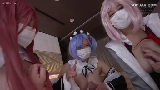 室内 · 露乳 · 俯身 · 中景 · 多人 · 戴口罩 · Cosplay服装 · 假发