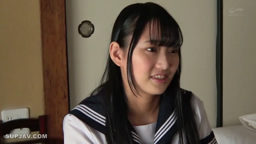 坐姿 · 和室 · 羞澀 · 微笑 · 面部特寫 · 學生制服 · 水手服