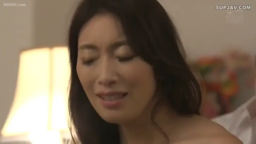 Indoor · Sitting Posture · Desk lamp · 面部特写 · 长发 · Sorrow · Crying · 裸露肩部