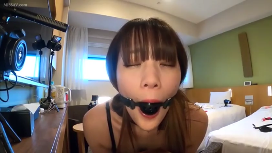 全身 · 休闲装 · 享受 · 舔阴 · 厨房 · 多人 · 橱柜 · 抬腿靠墙