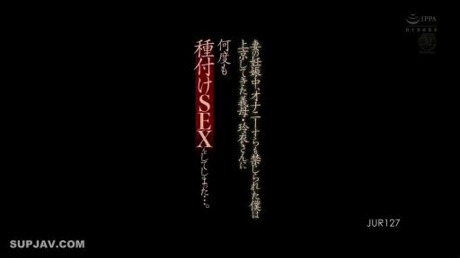 室内 · 坐姿 · 面部 · 微笑 · 常服 · 温柔