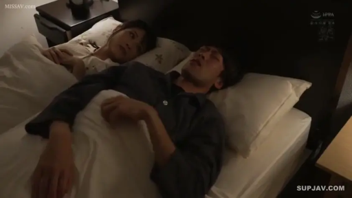 寝室 · 中景 · 睡衣 · 躺卧 · 寝具 · 正常 · 日常剧情 · 共处