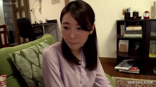 办公室 · 开腿 · 享受 · 圆点丁字裤 · 私处 · 低视角 · 手指自慰