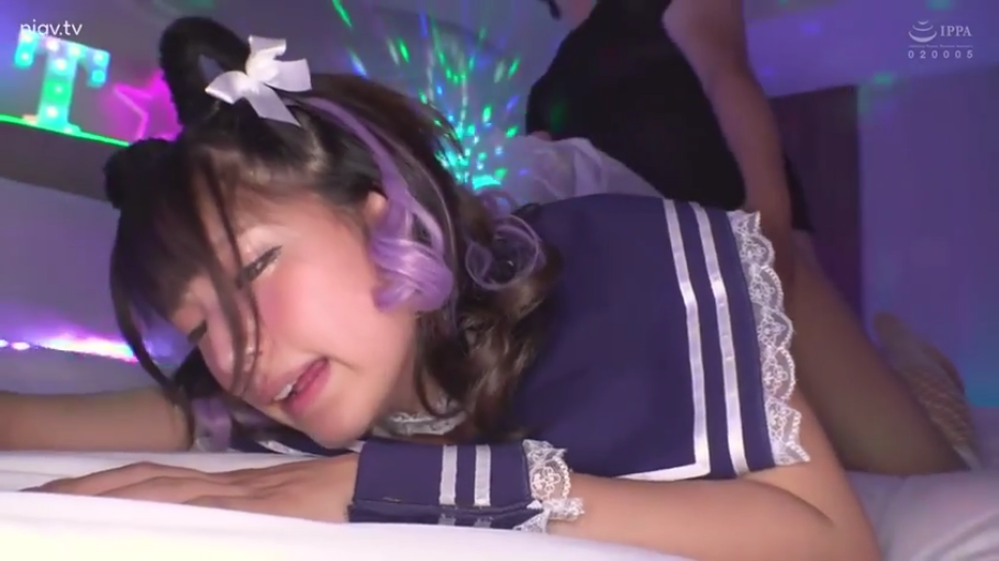 性交 · 脸部特写 · 卧室 · 迷离 · 趴卧 · 水手服