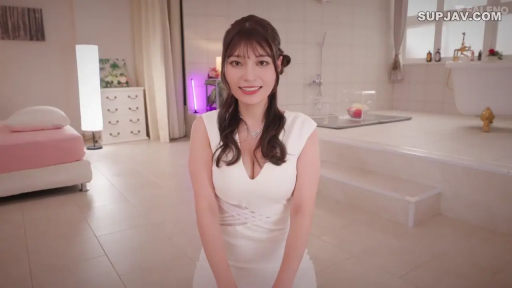 跪坐 · 卧室 · 中景 · 微笑 · 床 · 面对镜头 · 白色连衣裙 · 个人肖像