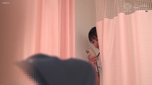 真剣 · 护士服 · 半身 · 携帯電話 · 覗き · 医務室 · 偷拍 · 躲藏