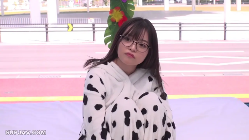 Grievance · Glasses · Half-body · Stare · Outdoor · 抱膝坐 · 萌系 · 奶牛睡衣