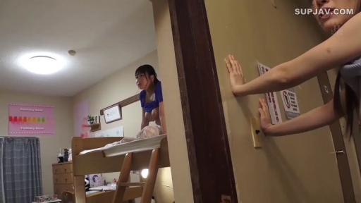 Sitting Posture · Breast-exposing outfit · 惊讶 · 宿舍 · Bunk bed · Japanese AV · Lift up the shirt