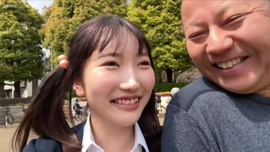 面部 · 微笑 · JK制服 · 户外 · 熟汉 · 录制 · 依偎