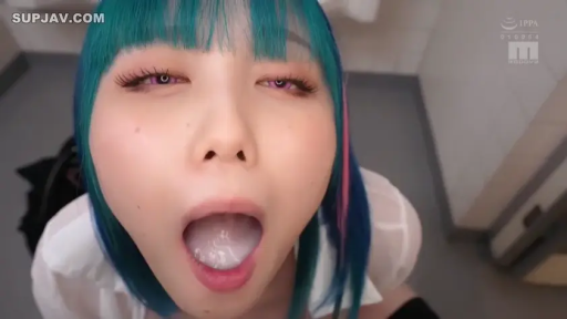 室內 · 迷離 · 白襯衫 · 面部特寫 · 仰头 · 蓝发 · 含精