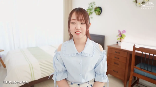 坐姿 · 卧室 · 自然 · 半身 · 交流 · 日系 · 家具 · 露肩衬衫