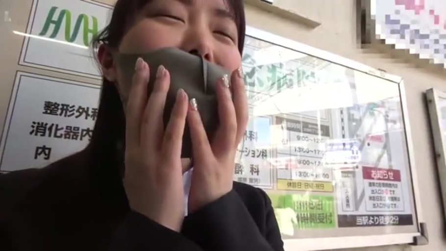 俯身 · 黑丝 · 白衬衫 · 诱惑 · 凝视 · 书房 · 书架 · 乳沟