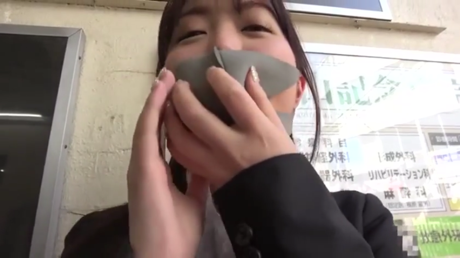 骑乘位 · 胸部特写 · 性行为 · 厨房 · 针织衫 · 局部打码 · 兴奋大笑 · 抽油烟机