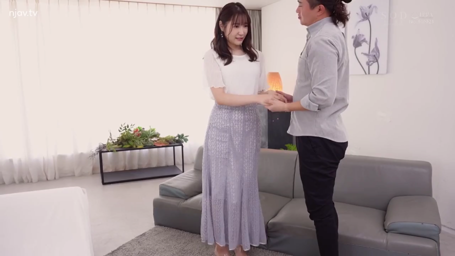 室内 · 露乳 · 展示身体 · 背景幕布 · 陶醉迷离 · 躯干与腿部 · 黑色女仆装与丝袜 · 仰躺姿势