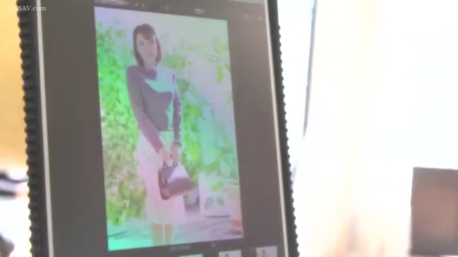 全身 · 站立 · 摆拍 · 自然 · 手提包 · 针织衫 · 户外 · 日本女性