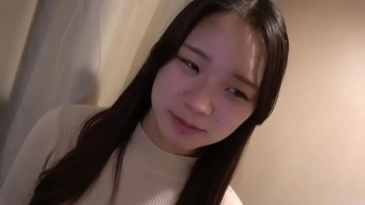 衬衫裙装 · 酒店房间 · 广告宣传 · 卧姿 · 广告文案 · 不详 · 多图拼接 · APP推广