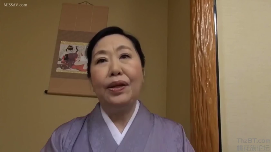 交谈 · 援交 · 站立 · 中景 · 微笑 · 衬衫 · 室外走廊