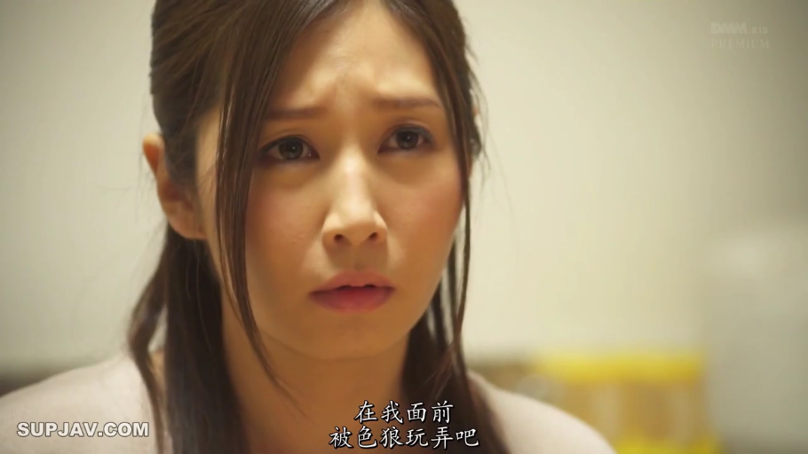 室內 · 委屈 · 臉部特寫 · 注視 · 长发 · 正面 · 浅色上衣