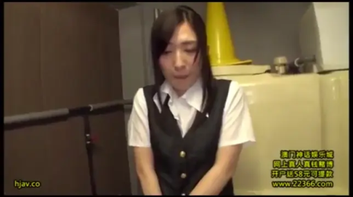 室內 · 站立 · 中景 · 站姿 · 職業裝 · 无神 · 亚洲女性 · 交通锥