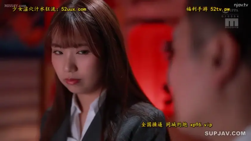 室内 · 忧郁 · 深色西装 · 面部特写 · 注视 · 对坐 · 对话场景