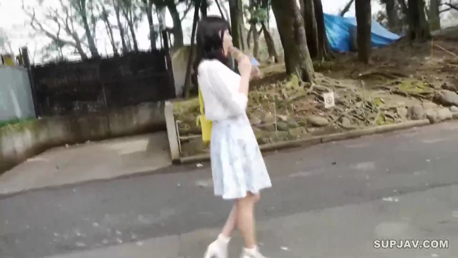 教室 · 站立 · 吊袜带 · 紫色吊带 · 私处 · 挑逗 · 教师制服 · 掀起裙子